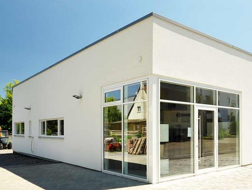 Haas Gewerbebau: Bürogebäude mit Lagerhalle